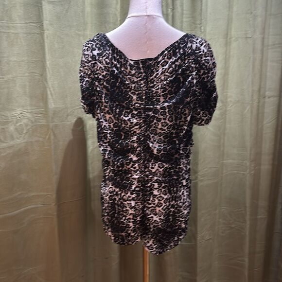 St. John Black and White Animal Print ruched Top, L - Picture 6 of 9